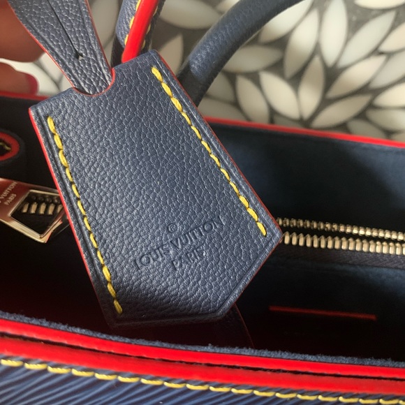 Louis Vuitton EPI Twist tote - Picture 6 of 17
